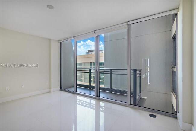 Building Photo - 2950 NE 188th St