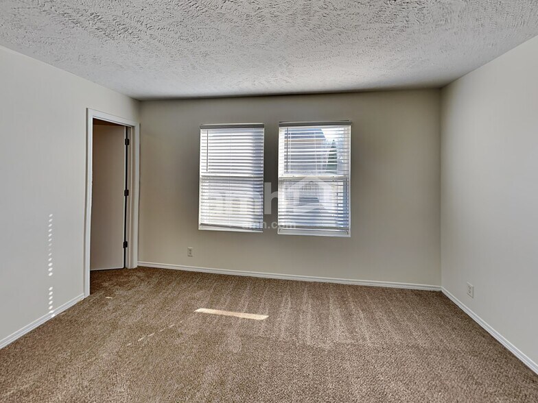 Building Photo - 1008 Montrose Dr