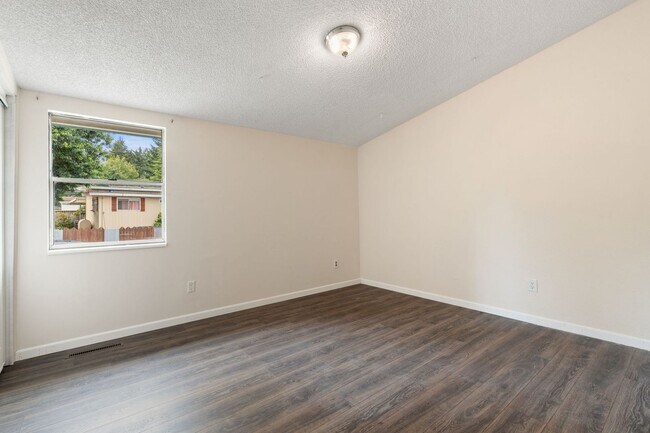 Building Photo - 400 Casad Ave