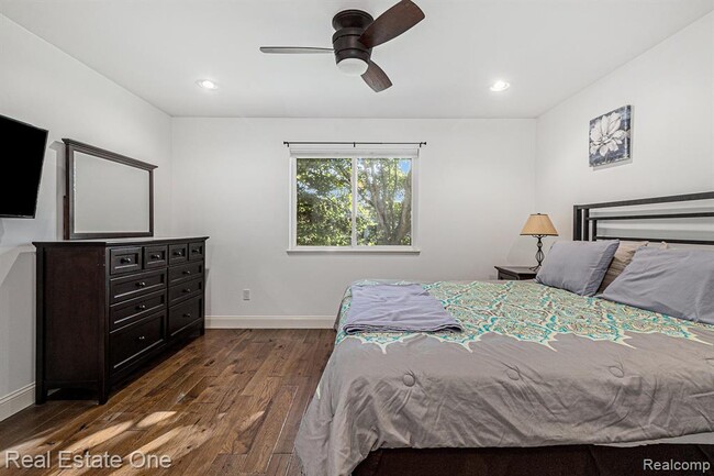 Building Photo - 2471 Woodcliff Trail