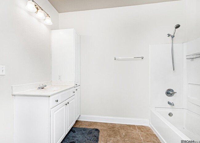 Building Photo - 900 Dean Lee Dr