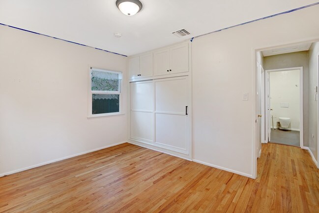 Building Photo - 16943 Hartland St