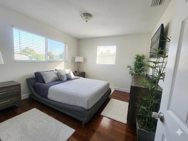 Building Photo - 3440 SW 20th St