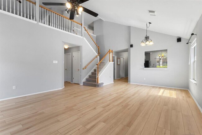 Building Photo - 13400 Bolivia Dr
