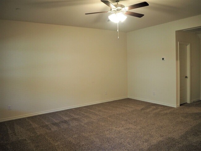 Building Photo - 2407 Klamath Dr