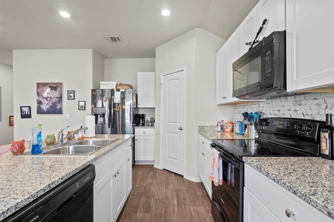 Building Photo - 12701 Brahmin Dr