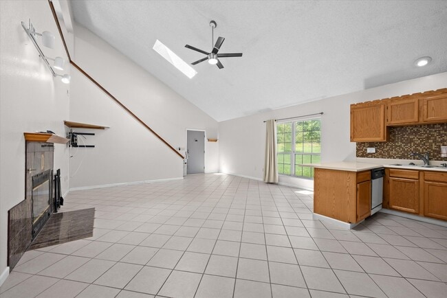 Building Photo - 2105 N Keebler Ave