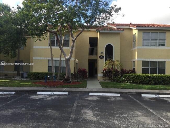 Building Photo - 701 Vista Isles Dr
