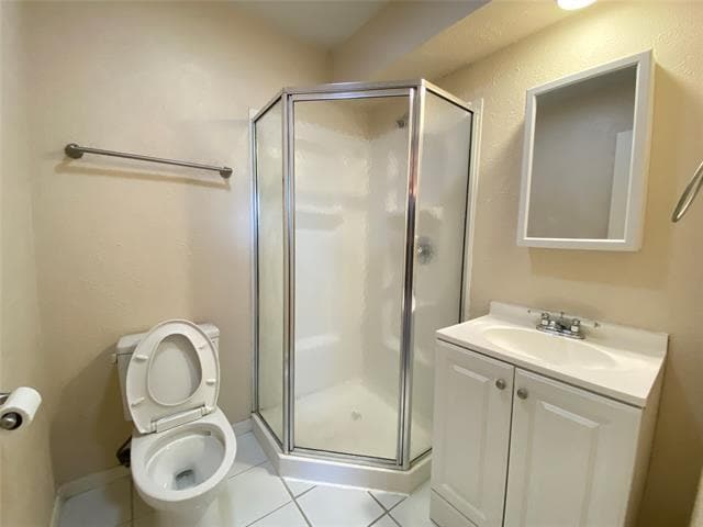 Building Photo - 606 Old Country Rd