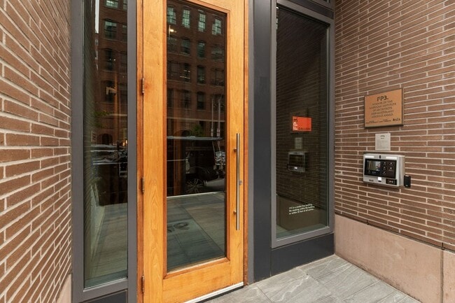 Building Photo - 346 Congress St