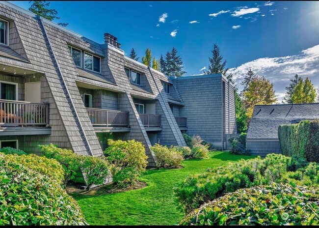 Building Photo - 3 Bed 2 Bathroom Edmonds Condo!
