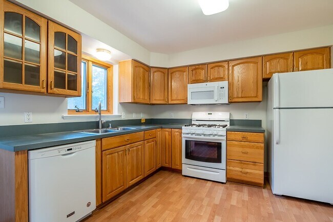 Building Photo - MUST SEE! Cozy Corner Cape in Chevy Chase is Move-in Ready!