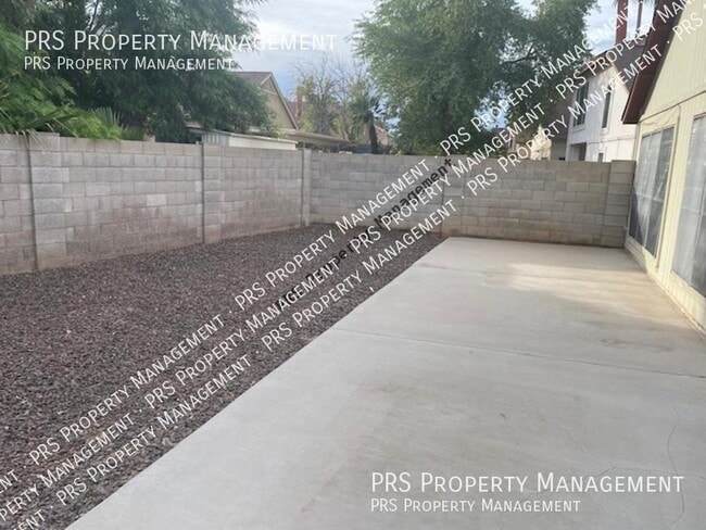 Building Photo - 1623 N Comanche Dr