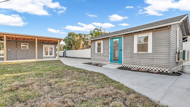 Building Photo - Beautiful S. Tampa 3BR/2BA remodeled home ...