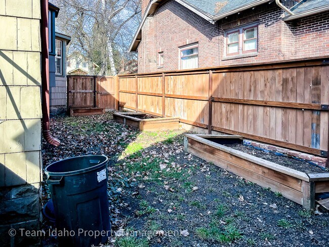 Building Photo - Charming 3bed/3bath home in Historic Fort Russell District