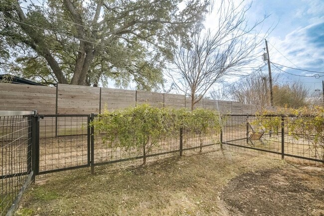 Building Photo - 2108 Tillery St