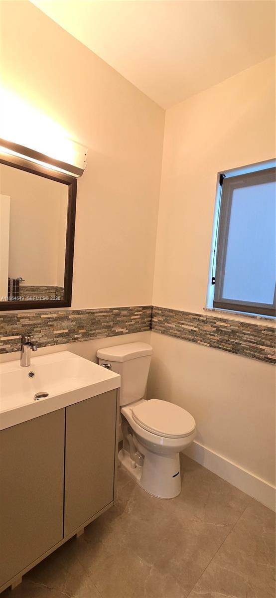 Building Photo - 1000 SE 2nd St