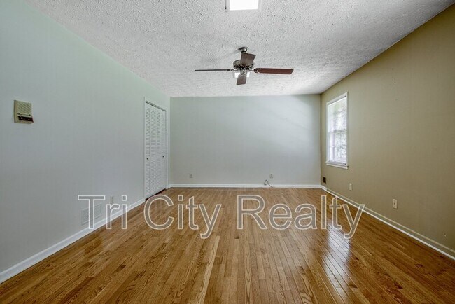 Building Photo - 630 Hawthorne Pl
