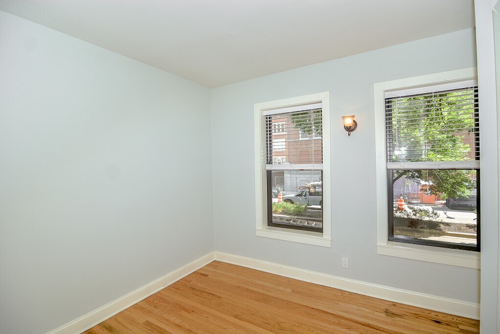 Building Photo - 4110 N Ashland Ave