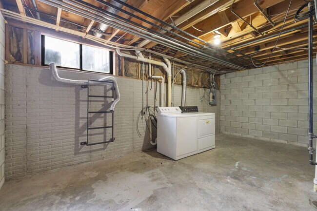 Building Photo - 1707 E Walnut Lawn St