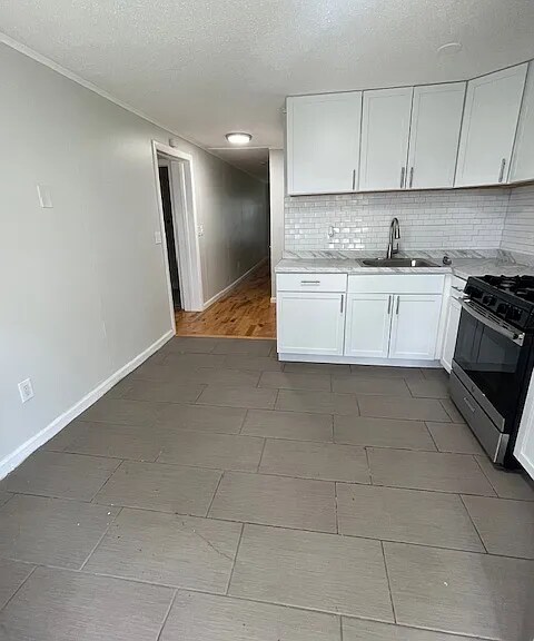 Building Photo - Fully Renovated 4-Bedroom Townhouse Available for Rent!