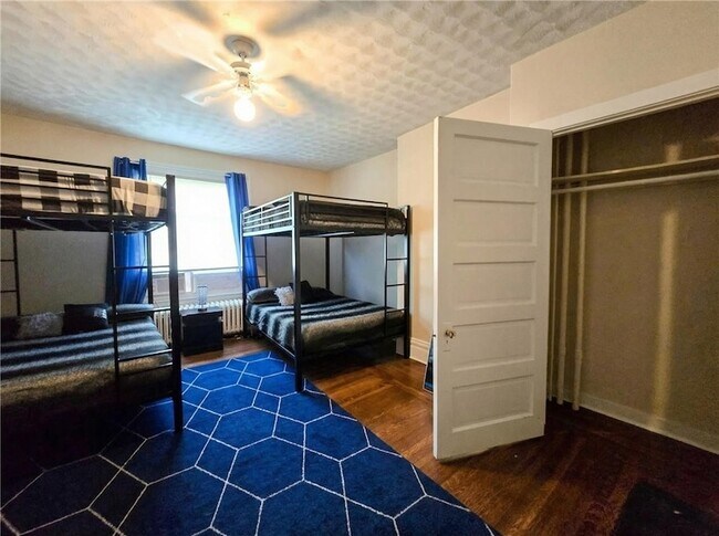 Building Photo - 224 S Pacific Ave