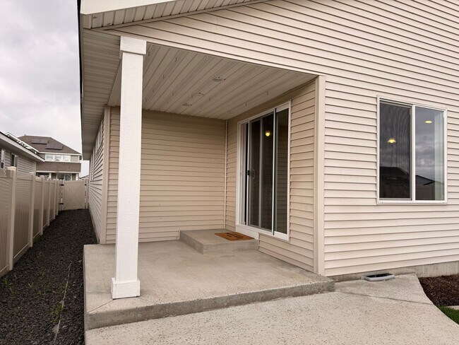 Building Photo - Beautiful Home in Montrose Community!