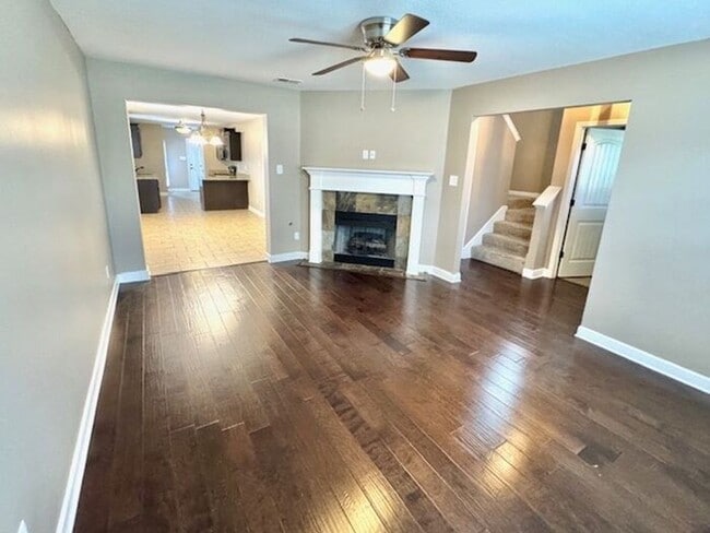 Building Photo - Stonebriar- Spacious 4 Bedroom 2.5 Bath Ho...