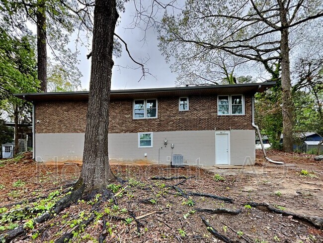 Building Photo - 871 Pineglen Cove