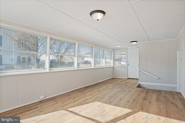 Building Photo - 312 N Hammonds Ferry Rd