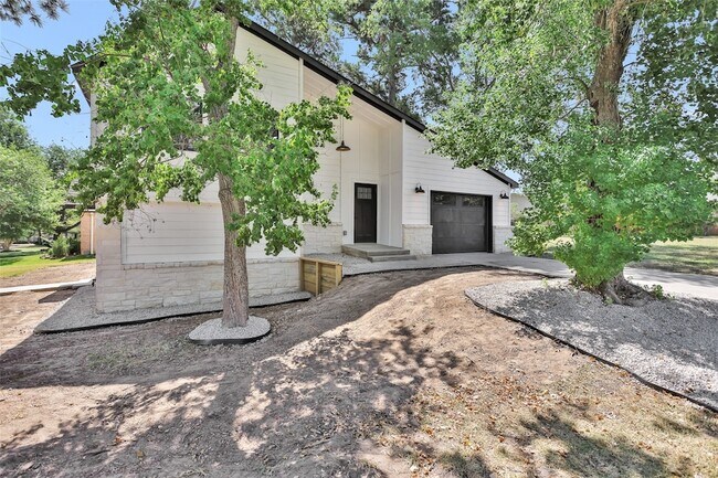 Building Photo - 101 April Point Pl