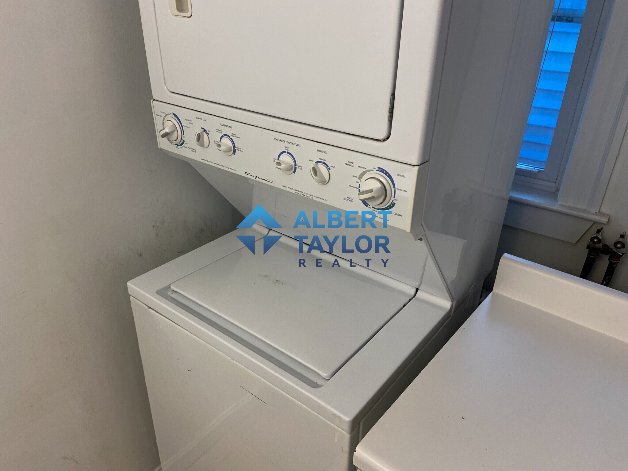 Building Photo - 13 Sachem St