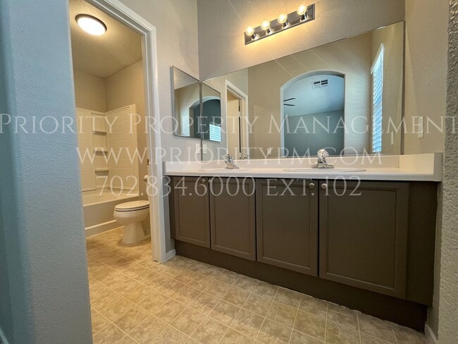 Building Photo - ~IMMACULATE TOWNHOME! Gated Access! 2 Primary Bedrooms! 1 Car Attached Garage! DO NOT MISS THIS!