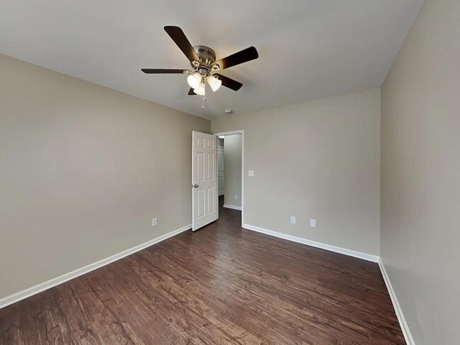 Building Photo - 2146 Clear Brook Dr