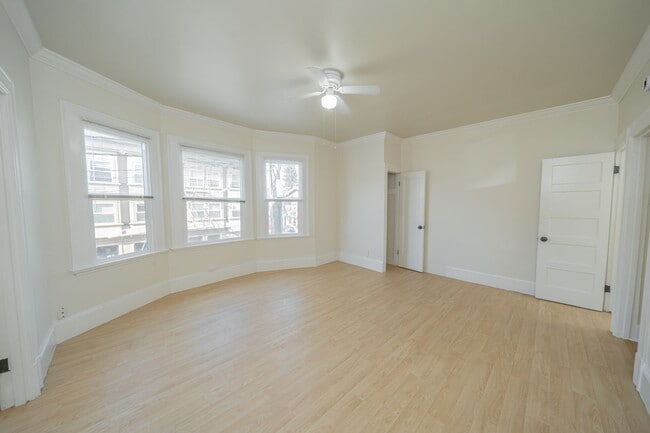 Building Photo - 4056 Piedmont Ave