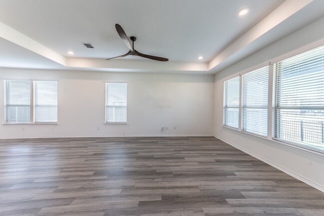 Building Photo - 2701 Webb Ave