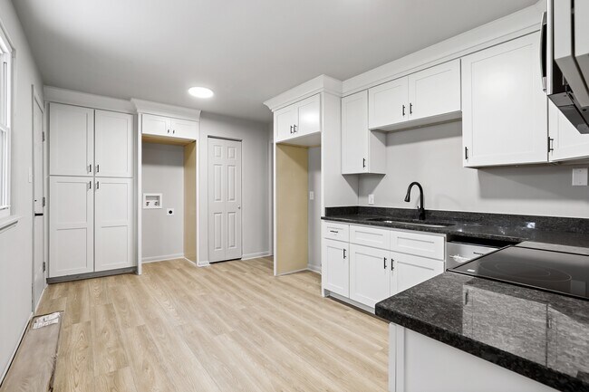 Building Photo - 105 Sumpter Dr
