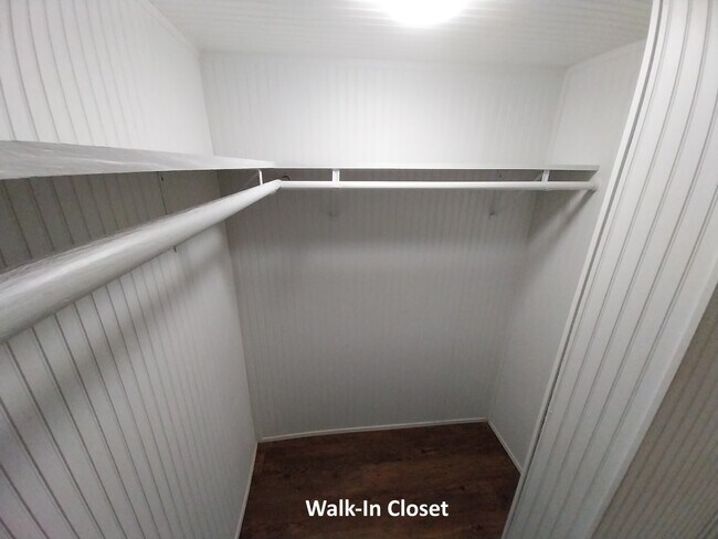 Building Photo - 608 Mayflower Ln