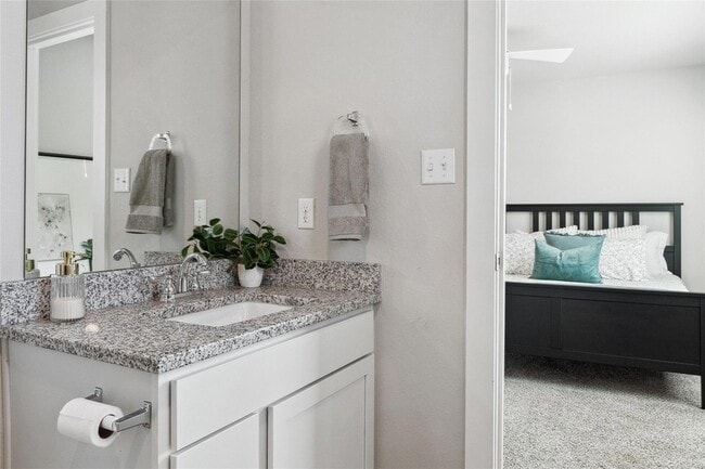 Building Photo - 523 Powell Dr