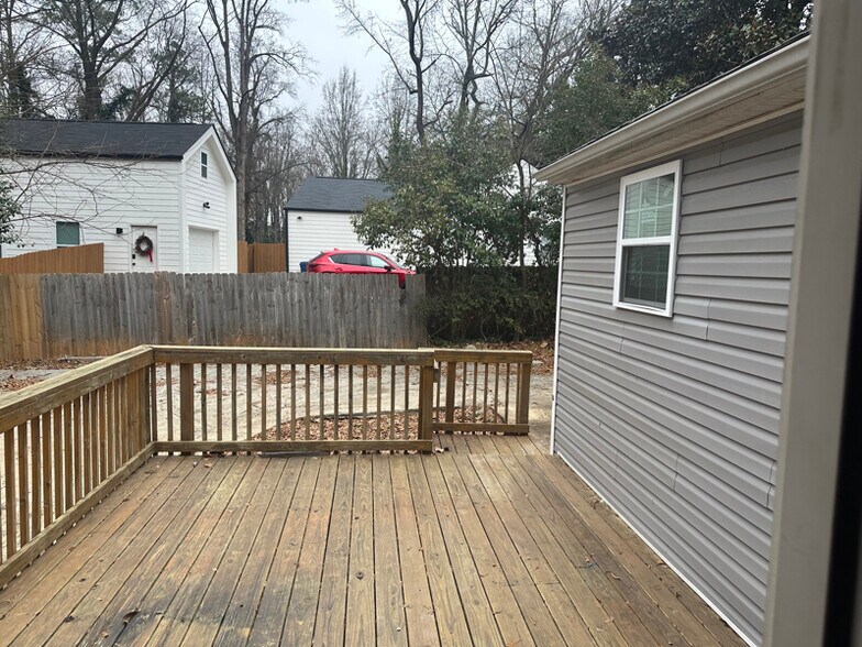 Building Photo - 1107 Graymont Dr SW