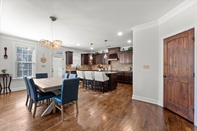 Building Photo - 5307 Bull St