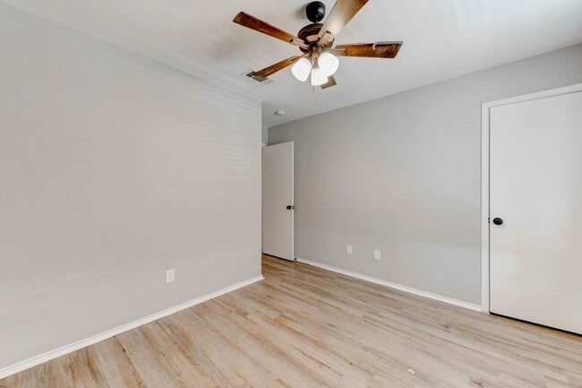 Building Photo - AVAILABLE NOW!