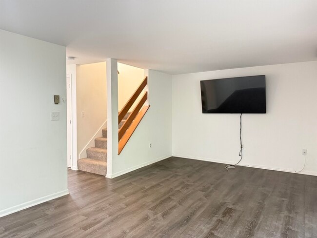 Building Photo - 4 Churchill Ct