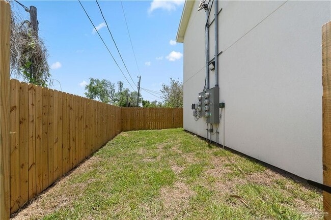 Building Photo - 418 N 3rd St