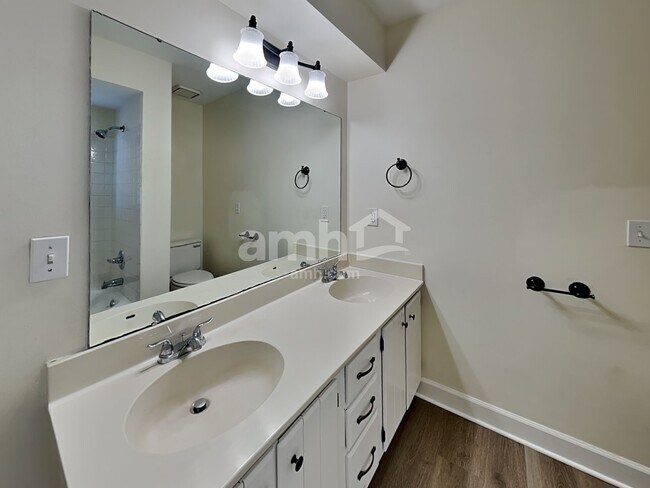 Building Photo - 7012 Poplar Creek Trce