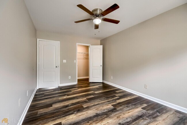 Building Photo - 2171 Waterford Park Dr