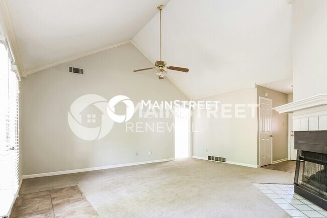 Building Photo - 3 Bedroom Pet-Friendly Home in Memphis, TN with Main Street Renewal