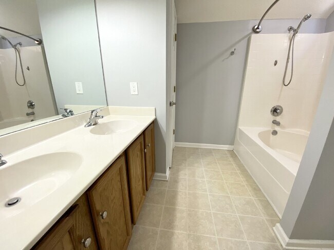 Building Photo - Four Bedroom Home Available in Edgefield!