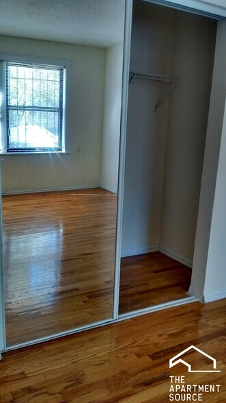 Building Photo - 4242 N Sheridan Rd