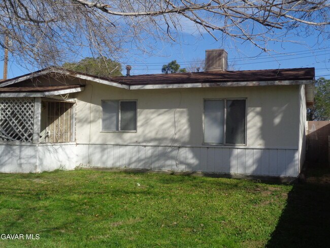 Building Photo - 15950 Lawrence Dr